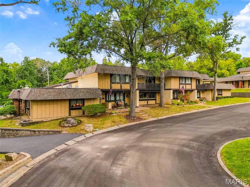 1345 Hampton Road #C, St Charles, MO 63303 — listing photo 3 of 34