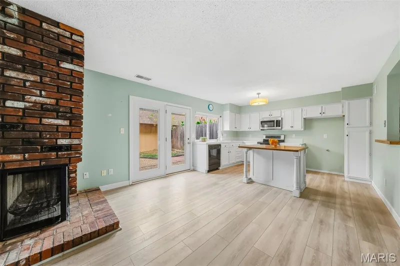 1345 Hampton Road #C, St Charles, MO 63303 — listing photo 4 of 34