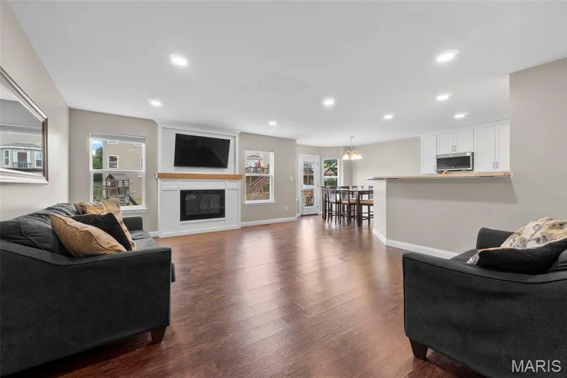 609 Spring Manor, O'Fallon, MO 63368 — listing photo 2 of 33