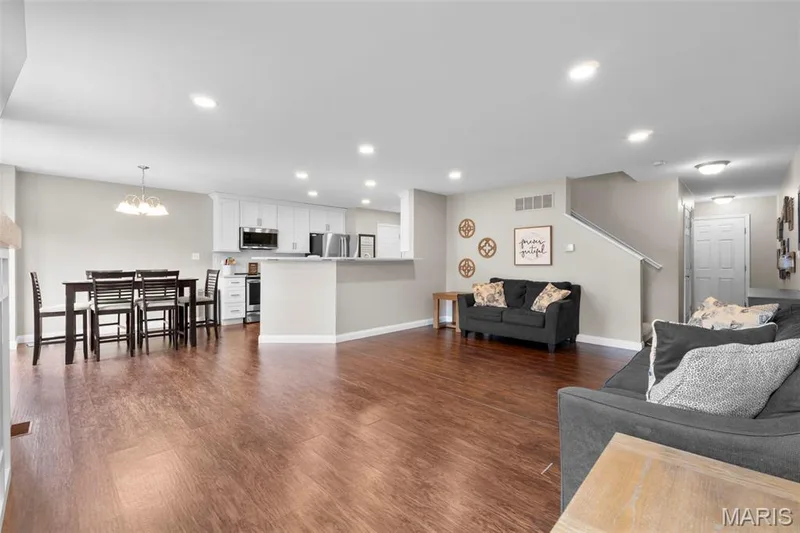 609 Spring Manor, O'Fallon, MO 63368 — listing photo 4 of 33