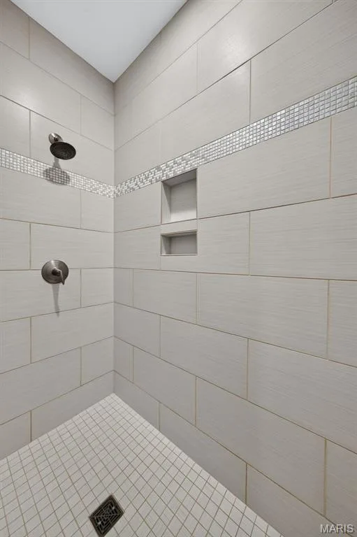 Private tiled walk in shower — 2000 Diehr Road, Wentzville, MO 63385