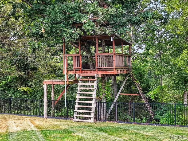Tree house with zip line to cruise across backyard — 2000 Diehr Road, Wentzville, MO 63385