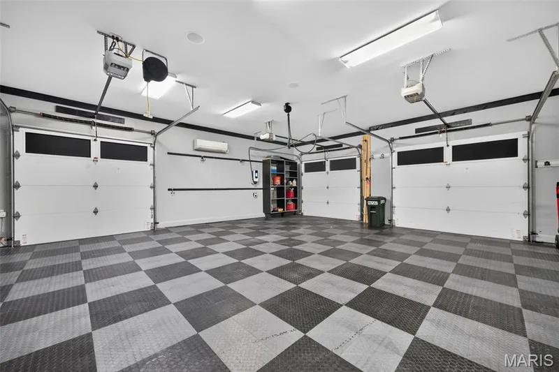 Multiple bays 29x27 area for vehicles, lawn equipment, or rec vehicles — 2000 Diehr Road, Wentzville, MO 63385