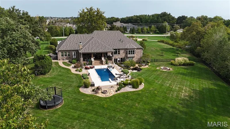 Privacy in seclusion, just minutes from LSL restaurants, amenities and shopping — 2000 Diehr Road, Wentzville, MO 63385