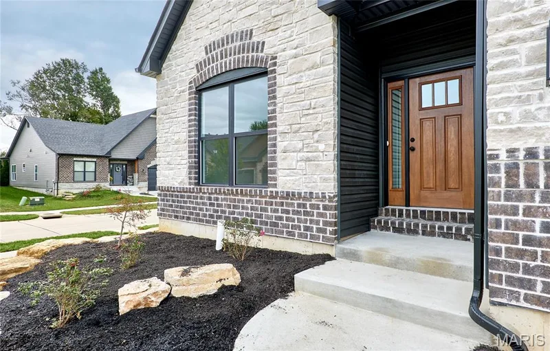 107 Wolf Den Court, Lake St. Louis, MO 63367 — listing photo 2 of 33