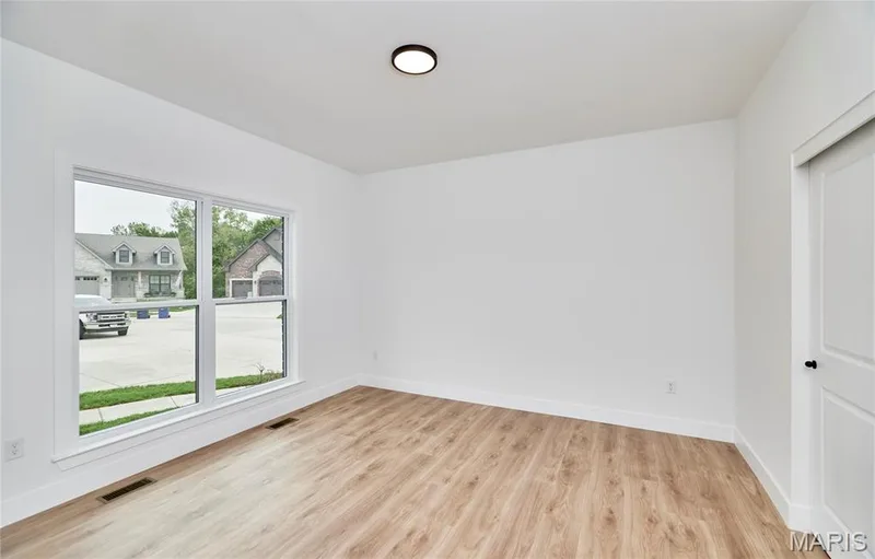 107 Wolf Den Court, Lake St. Louis, MO 63367 — listing photo 4 of 33