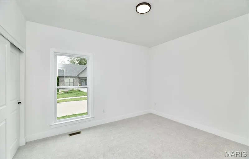 107 Wolf Den Court, Lake St. Louis, MO 63367 — listing photo 6 of 33