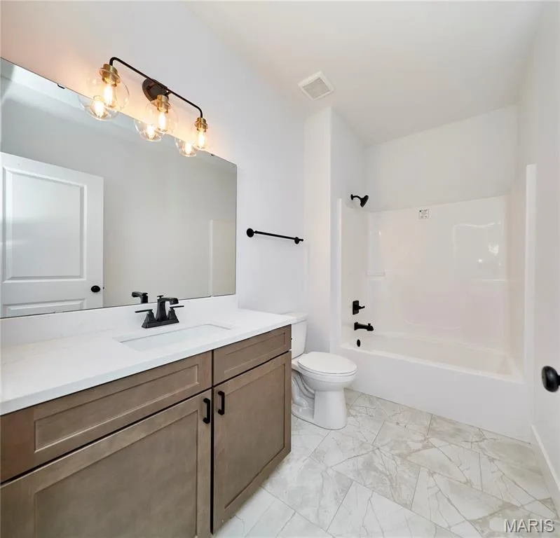 107 Wolf Den Court, Lake St. Louis, MO 63367 — listing photo 8 of 33