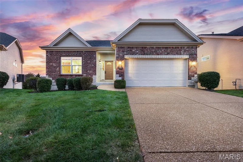 1216 Emerald Gardens Drive, St Peters, MO β listing photo 1