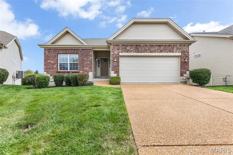 1216 Emerald Gardens Drive, St Peters, MO 63376 — listing photo 2 of 36