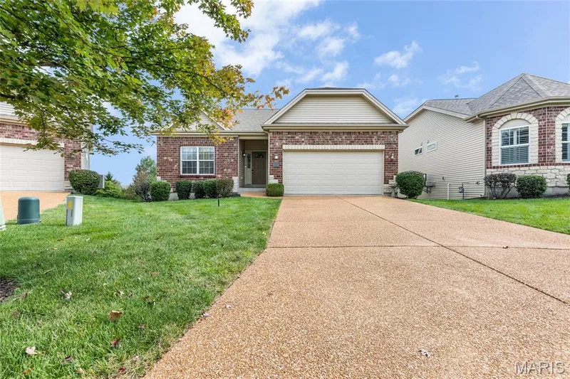 1216 Emerald Gardens Drive, St Peters, MO 63376 — listing photo 4 of 36