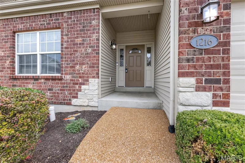 1216 Emerald Gardens Drive, St Peters, MO 63376 — listing photo 5 of 36