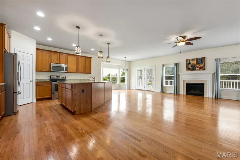 1216 Emerald Gardens Drive, St Peters, MO 63376 — listing photo 9 of 36