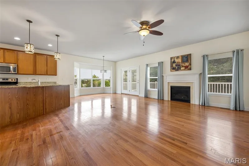 1216 Emerald Gardens Drive, St Peters, MO 63376 — listing photo 10 of 36