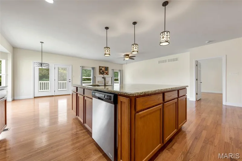 1216 Emerald Gardens Drive, St Peters, MO 63376 — listing photo 15 of 36