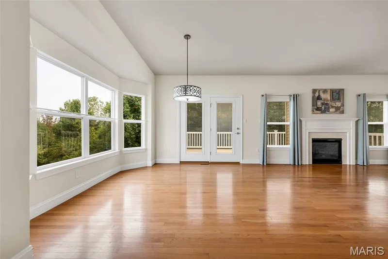 1216 Emerald Gardens Drive, St Peters, MO 63376 — listing photo 17 of 36