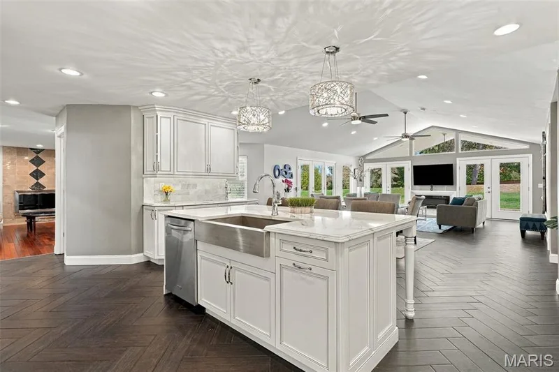2106 Bow Tree Court, Chesterfield, MO 63005 — listing photo 13 of 68