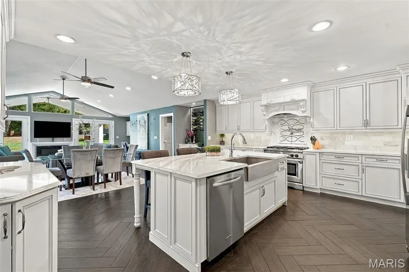 2106 Bow Tree Court, Chesterfield, MO 63005 — listing photo 14 of 68