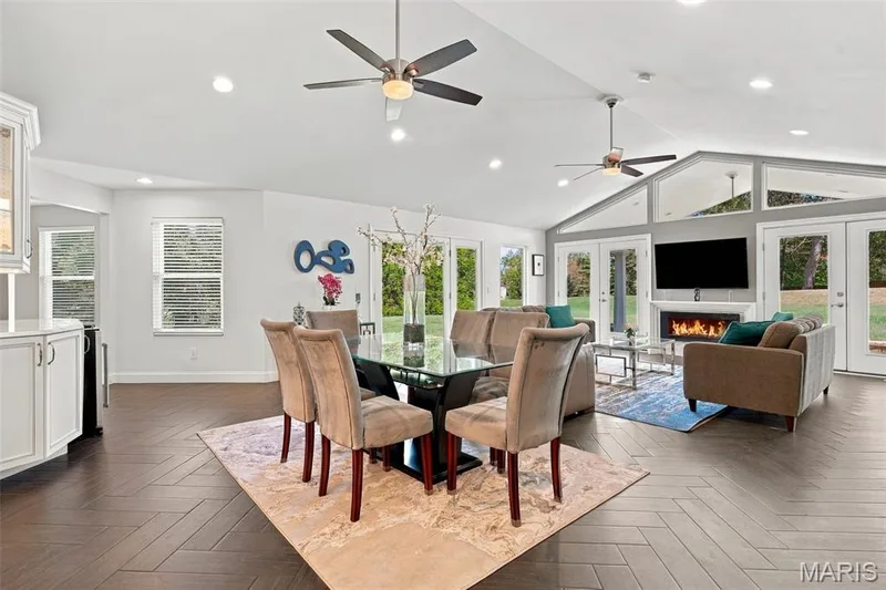 2106 Bow Tree Court, Chesterfield, MO 63005 — listing photo 17 of 68
