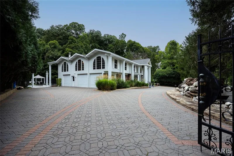 76 River Valley Drive, Chesterfield, MO 63017 — listing photo 2 of 61