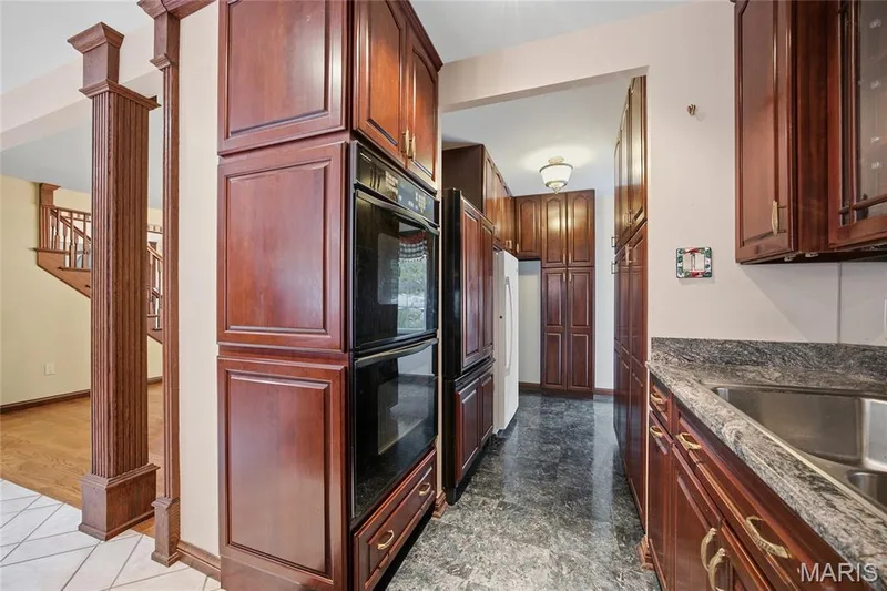 Butlers pantry area of the kitchen with Mudroom — 76 River Valley Drive, Chesterfield, MO 63017