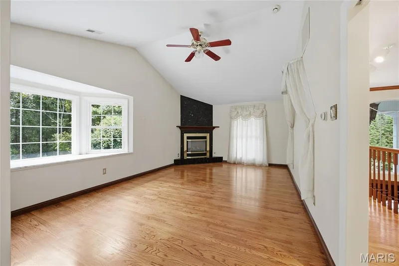 Second Primary suite upstairs with fireplace and full bathroom — 76 River Valley Drive, Chesterfield, MO 63017