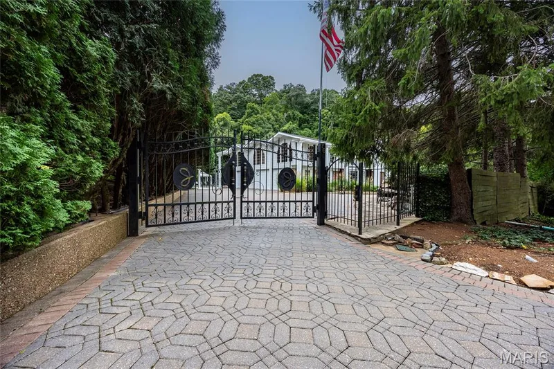 Private secure entry — 76 River Valley Drive, Chesterfield, MO 63017