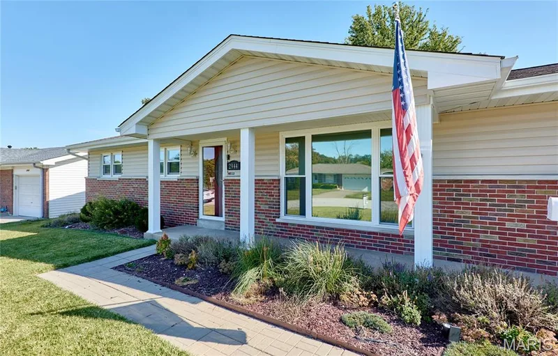 2944 Elmcrest Drive, St Charles, MO 63301 — listing photo 4 of 28