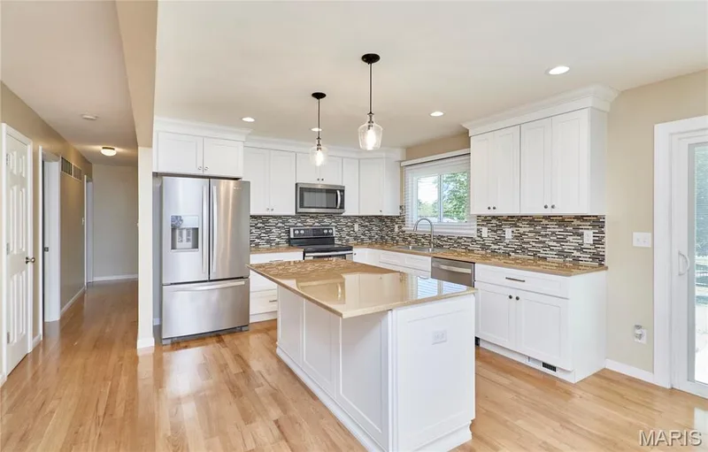 2944 Elmcrest Drive, St Charles, MO 63301 — listing photo 8 of 28