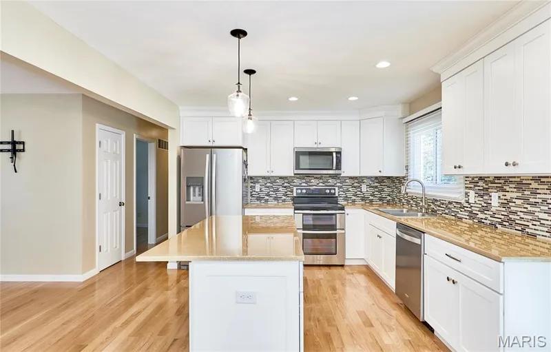 2944 Elmcrest Drive, St Charles, MO 63301 — listing photo 12 of 28