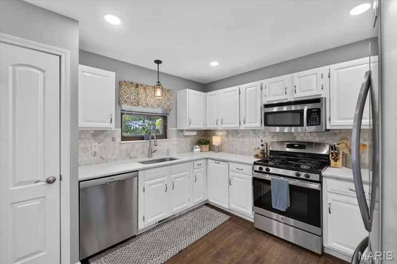 Updated kitchen with stainless appliances. — 3037 Valley Vista Drive, St Peters, MO 63376