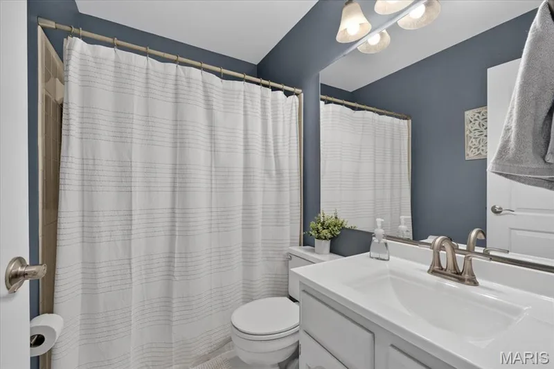 Hall bath — 3037 Valley Vista Drive, St Peters, MO 63376