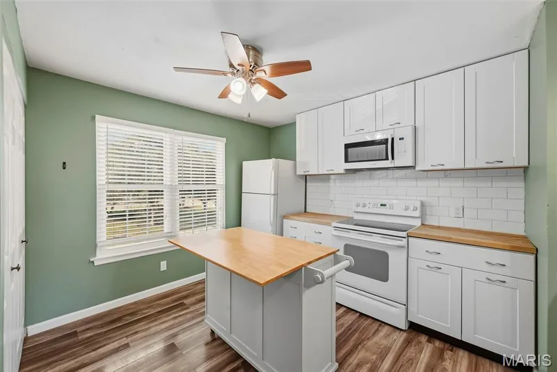 678 Sugar Trail Court #5, St Peters, MO 63376 — listing photo 3 of 23