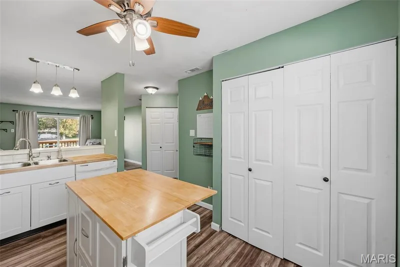 678 Sugar Trail Court #5, St Peters, MO 63376 — listing photo 6 of 23