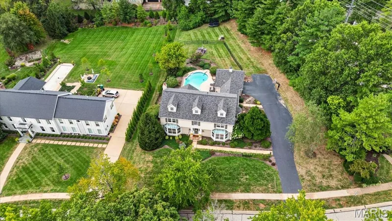 Convenient location in the heart of Town & Country and Parkway C-2 school district — 1165 Templeton Place, Chesterfield, MO 63017