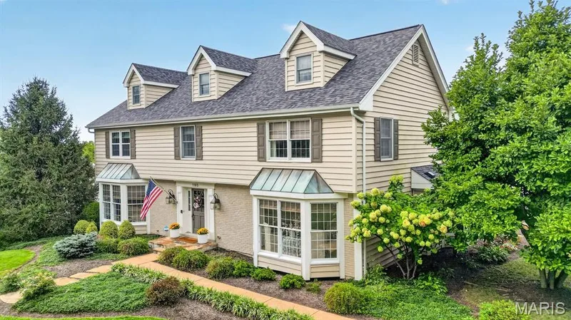 1165 Templeton is set on a full acre in Town & Country with 3700 sf of living space — 1165 Templeton Place, Chesterfield, MO 63017