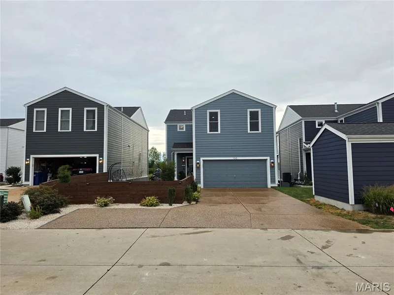 130 Suntan Way, St Charles, MO 63301 — listing photo 3 of 10