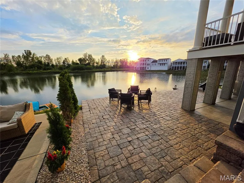 130 Suntan Way, St Charles, MO 63301 — listing photo 4 of 10