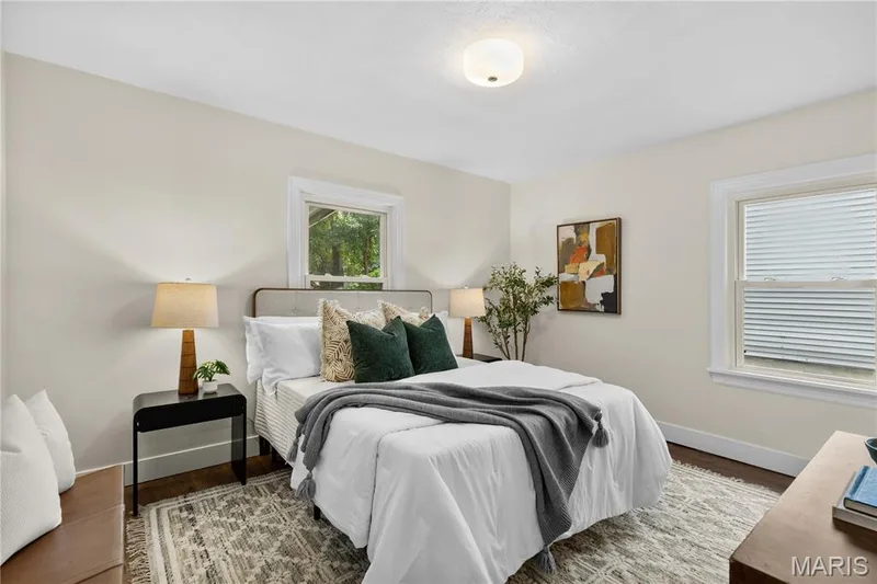 Recessed panel windows, neutral wall tones, wood-finish flooring, and a flush mount ceiling light — 924 N Benton Avenue, St Charles, MO 63301