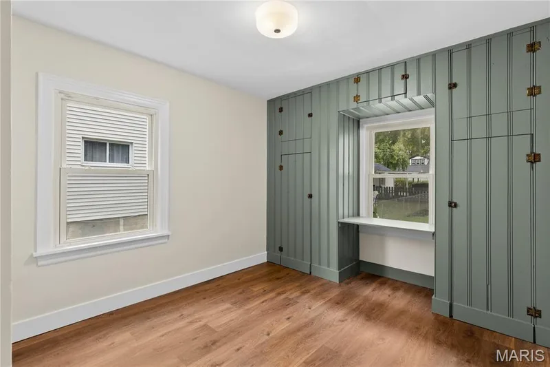 Wood-finish flooring, light-toned walls, and a built-in storage system with a window shelf — 924 N Benton Avenue, St Charles, MO 63301