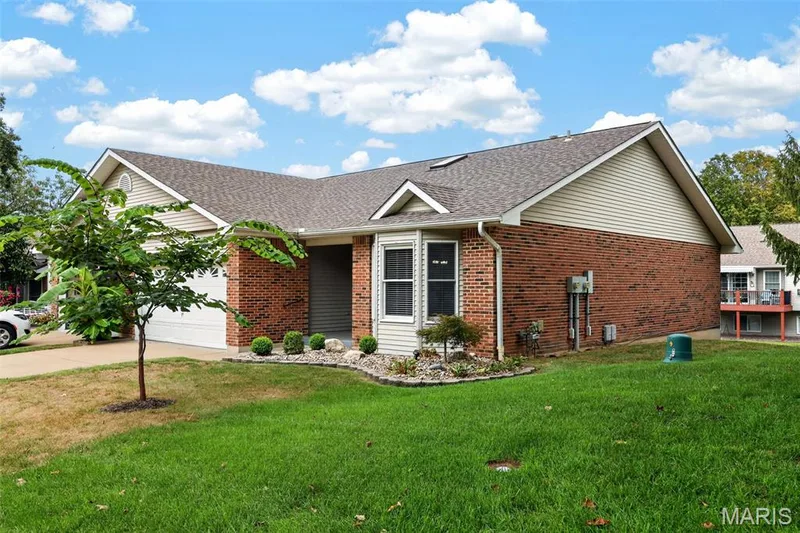 2960 Sylvan Lane #5D, St Charles, MO 63301 — listing photo 2 of 43