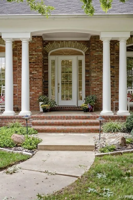17712 Sugarberry Court, Chesterfield, MO 63005 — listing photo 4 of 98