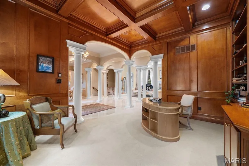 17712 Sugarberry Court, Chesterfield, MO 63005 — listing photo 10 of 98