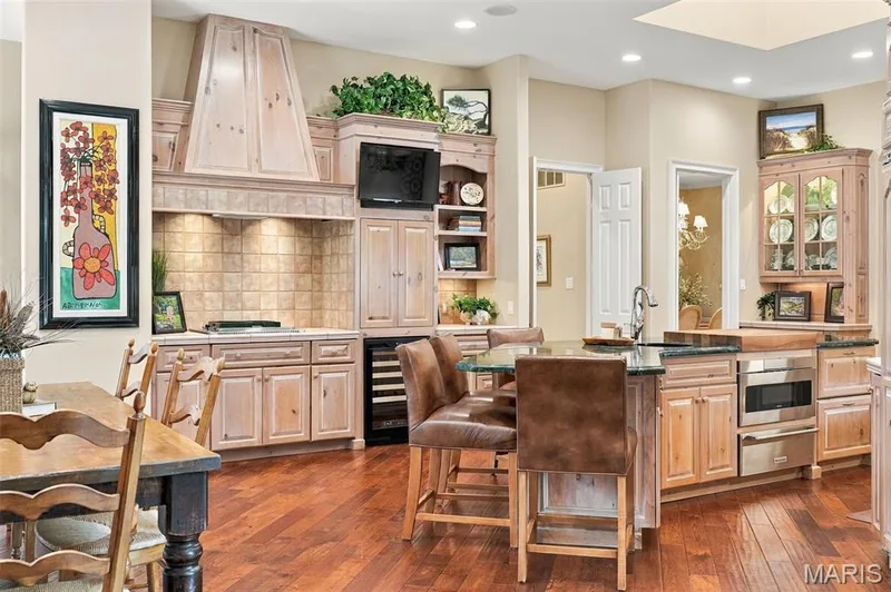 17712 Sugarberry Court, Chesterfield, MO 63005 — listing photo 20 of 98
