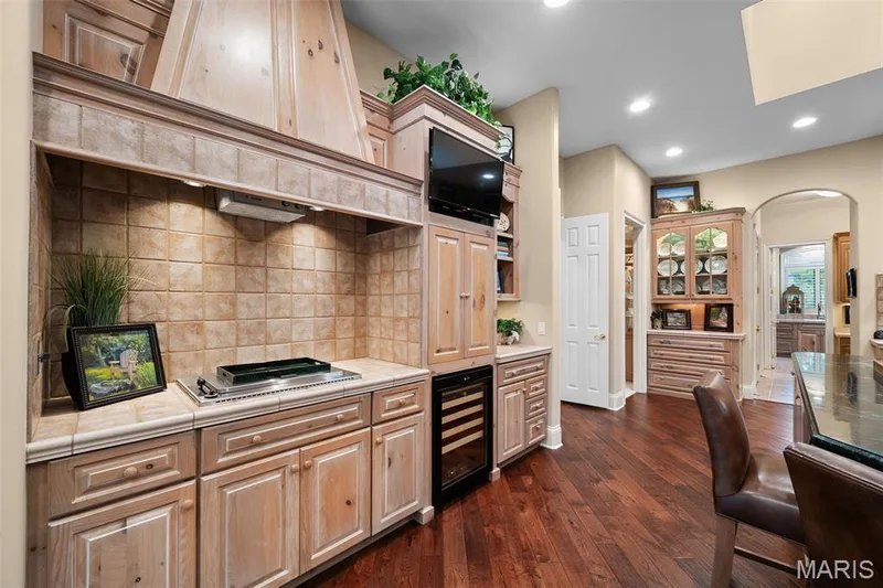 17712 Sugarberry Court, Chesterfield, MO 63005 — listing photo 21 of 98