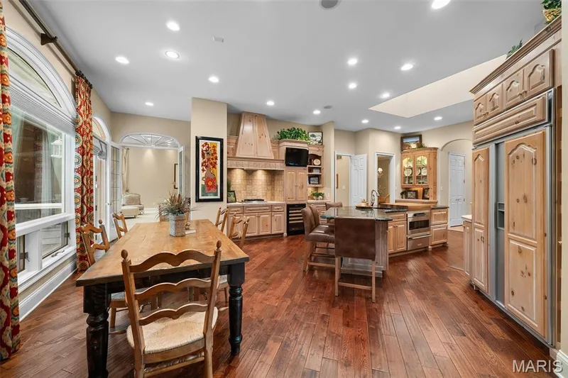 17712 Sugarberry Court, Chesterfield, MO 63005 — listing photo 22 of 98