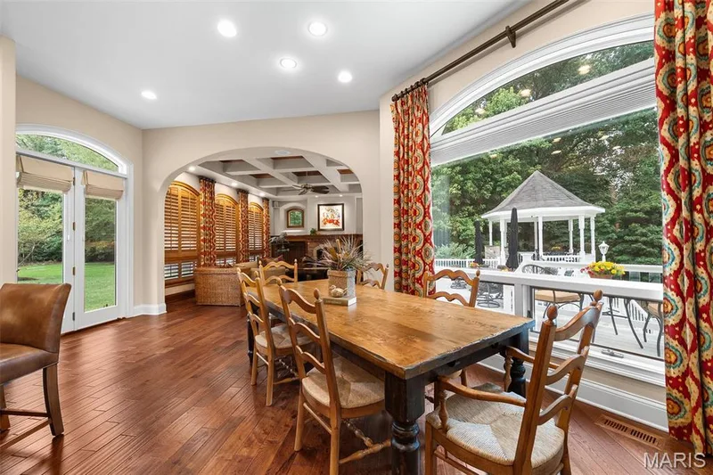 17712 Sugarberry Court, Chesterfield, MO 63005 — listing photo 23 of 98