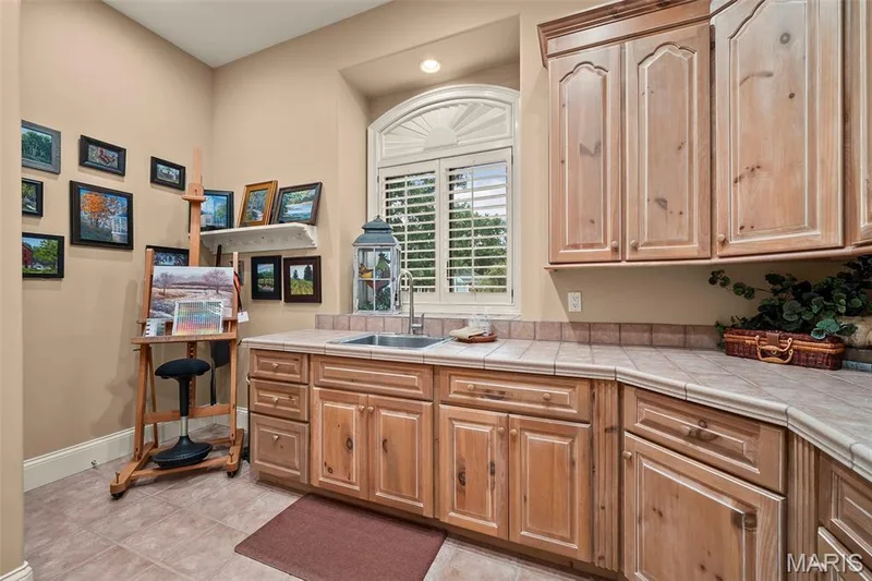 17712 Sugarberry Court, Chesterfield, MO 63005 — listing photo 28 of 98