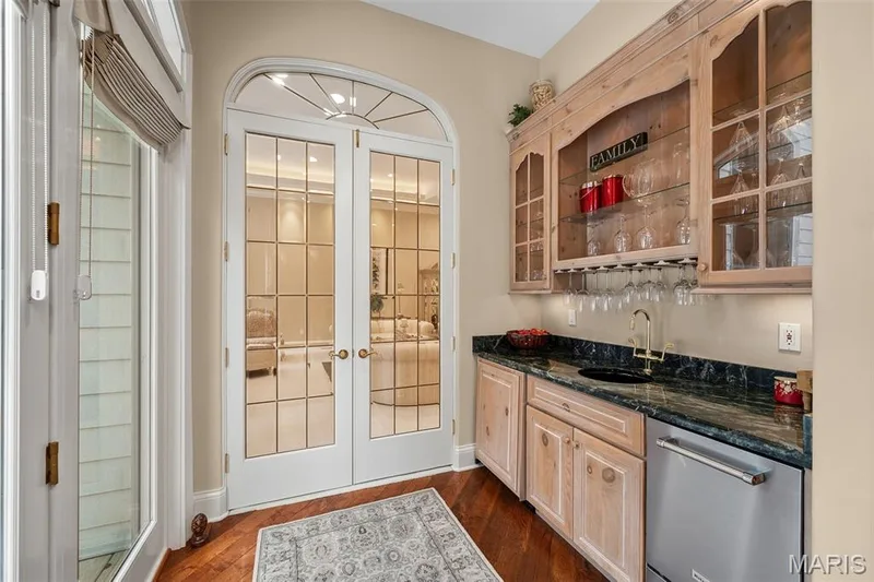 Kitchen wet bar area — 17712 Sugarberry Court, Chesterfield, MO 63005