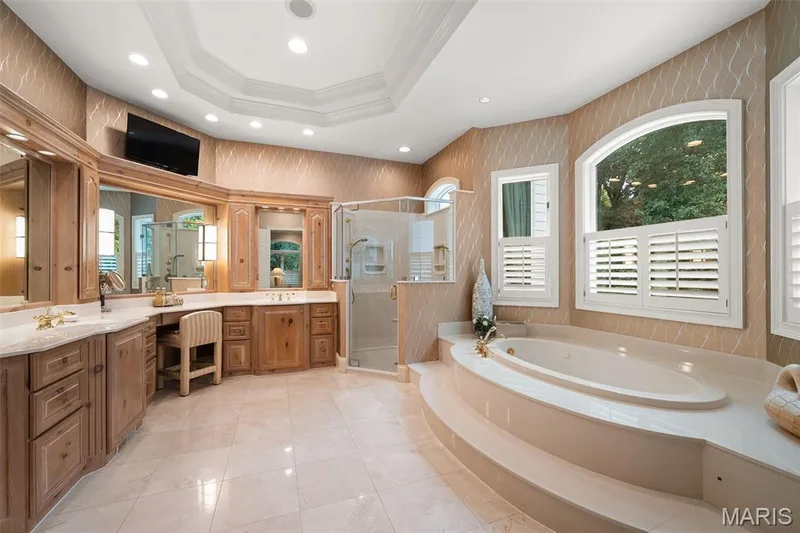 17712 Sugarberry Court, Chesterfield, MO 63005 — listing photo 36 of 98